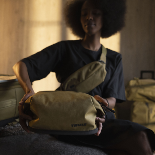 Thule Aion Toiletry Bag - 1528253.jpg